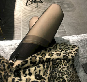 24小时在线视频观看免费直播_蓝光手机在线看